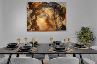 Northstay - The Urban City Haven, Free Parking, Sleeps 6 - Chambres d'hôtes Tromsø