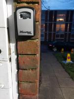 Cozy 4-Bedroom Family Getaway - B&B West Byfleet