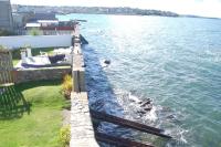 High Tide Beach House with Sea Lapping Beach Garden - B&B Bangor