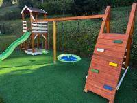 Gościniec Stara Szkoła - B&B Hałuszowa