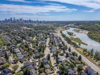 5 bed Luxury Home Steps to DT, River and Hospital - Chambres d’hôtes Calgary