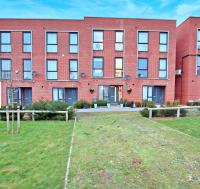 Modern Spacious 3 Bedroom House in Hertfordshire - Bed and Breakfast