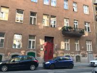 A Beautiful newly refurbished studio,fully equipped apartment walking distance to Puskás Arena , City Park where you will find the world famous Szechenyi thermal bath spa, Museums , and the Capital Circus , AC, smart TV, high speed stable internet - Chambres d'hôtes Budapest
