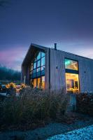 Villa Wood - Gîte de prestige en Ardennes - 10 personnes - Sauna, jacuzzi, piscine et billard - Chambres d'hôtes Tenneville