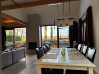 Forest lakehouse with Breathtaking Sauna - Ferienwohnung Lanaken