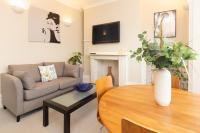 Location Location Location! Seaside flat sleeps 9 - Bed and Breakfast Brighton