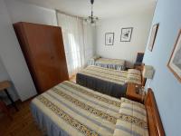 Dreibettzimmer mit eigenem Bad