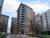 Cosy One bedroom flat opposite station - B&B