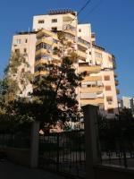 Lovely 3 BR Apt Across Tanners' Bridge, Sleeps 8 - B&B Tirana