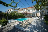 Beachfront Holiday Home MaMi - Bed and Breakfast Poljica