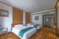 Tweepersoonskamer met 2 Aparte Bedden en Uitzicht op de Bergen