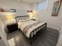 Modern 2BR Suite Near Morgan Creek & White Rock - Ferienwohnung