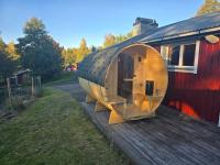 Stuga10 elBastu & badtunna - B&B Karlsborg