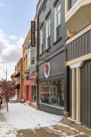 Spacious luxury apt in Historic Downtown - OH Amish country - B&B