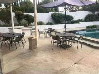 Beautiful 4BD and 3BA Pool Jacuzzi Vacation Home - Bed and Breakfast Los Angeles
