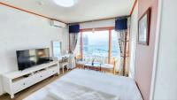 Double Room with Sea View 4