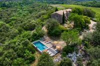Ideal famille et groupe Mas dans les Cévennes Piscine Plages privées Cadre exceptionnel Convivialité Calme Vignoble Parking gratuit Borne électrique Animaux acceptés - Wifi - B&B Causse-de-la-Selle