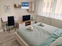 AwesHome City Apartment - 3 Bedrooms and Free parking - B&B Debrecen