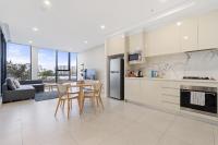 04M New 1BR apartment near Airport and City with 4-hr visitor parking - Bed and Breakfast Sydney