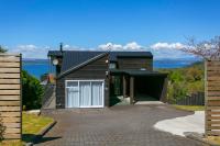 Taupo Lake House With Breathtaking Panoramic Views - B&B