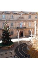 Ecrin au cœur d'Aix-Vue sur la Place de la Mairie - B&B