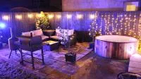Stylish House in Welsh Hills, Sleeps 8 to 12 - B&B Rhondda