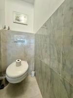 Le Lys - Apt 4 Prs - clim - piscine - parking - Bed and Breakfast Antibes