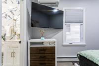Modern Escape 3BR Apt with Parking - B&B New Rochelle