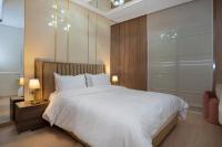 Appartamento con 2 Camere da Letto e Vista Piscina