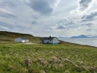 Aurora Hav og Fjell feriehus Vannøya - Chambres d’hôtes Karlsøy