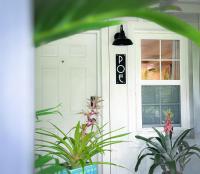 The Poe - Stylish Studio in downtown High Springs - B&B