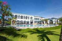Lux Resort Apartment/2BR/Private Beach/Pools - Ferienwohnung Hà My Tây