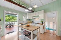 A Colourful Life 4Bed-2Bath-1Car - Queenslander - B&B Brisbane
