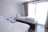 Tweepersoonskamer met 2 aparte bedden en Uitzicht op de Tuin