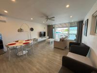 Luxury Waterfront Villa 431F Starlink Wifi - B&B Jolly Harbour