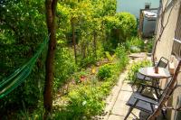 Lupeni Alley cozy central apartment&private garden - Chambres d'hôtes Braşov