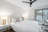 Modern 1-Bedroom Escape with Free Parking - B&B