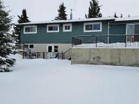 2 bedroom next to Golf Course - B&B Nipawin