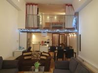 City Centre - New York Style Duplex Apartment - minutes to The Motorpoint Arena and the Market Square - 6 Proper Beds - 2 Bathrooms - 2 Bedrooms - Sleeps 6 - with Full Kitchen and Lounge - One FREE Parking Space for one Car - Sunday 1pm Check-out - B&B Nottingham