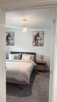 3 Bedroom Brand New Whiteley Home with Hot Tub - B&B Botley