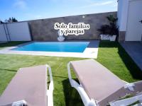 Chalet con Barbacoa y Piscina para familias. - B&B