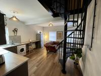 Central Industrial Chic 2-Bedroom Flat - Bed and Breakfast Crewe