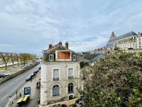 Hypercentre, spacieux, lumineux, climatisé, le Quai de Loire - Chambres d'hôtes Blois