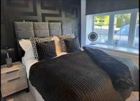 Canterbury Six Luxury Suites with Lounge Kitchen Hot Tub and Free Parking - Chambres d'hôtes Canterbury