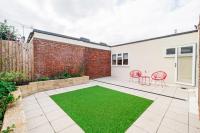 Modern 3-Bedroom 2-Bathroom Flat with Garden at Hanwell - Chambres d’hôtes Greenford