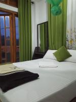 Zimmer mit Queensize-Bett und Balkon
