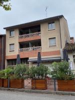 Meublé tourisme Carmes 2 étoiles, entrée autonome,wifi, climatisé, petit parking privé - B&B