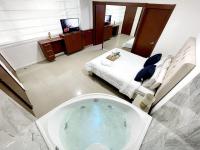 Ecusuites Jacuzzi Executive Dpto Riverfront l puerto santa ana - B&B