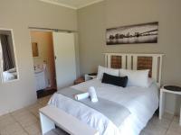 Habitación con cama grande