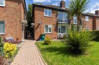 2BR Flat, Free Parking, WiFi, Smart TV - Bed and Breakfast Whitley